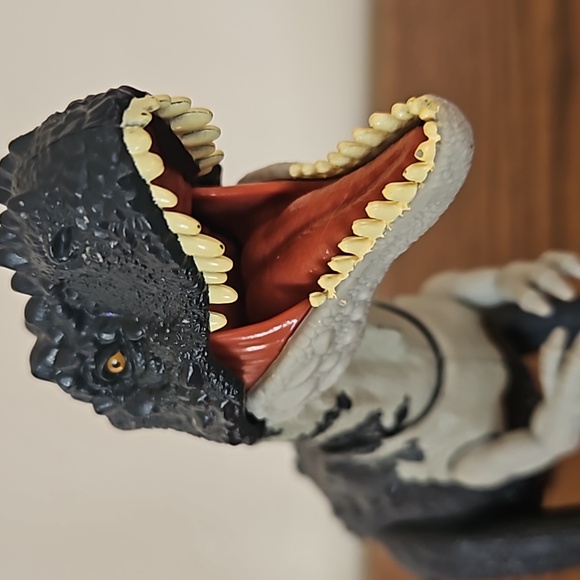 Jurrasic World Dominion Dinosaur Attack and Sound Dinosaur - Picture 9 of 11